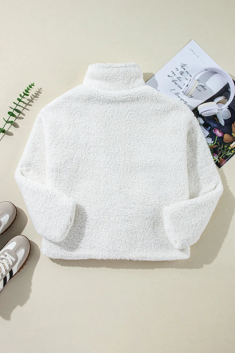 Luchtige damesjas wit met zakken achterkant