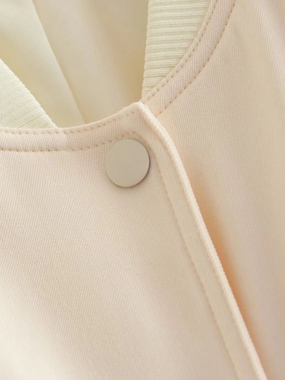 damesjas wit voering detail